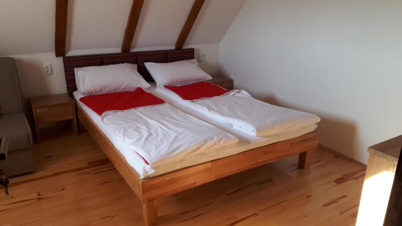 Sokolac  Konoba Ognjiste Bed & Breakfast エクステリア 写真