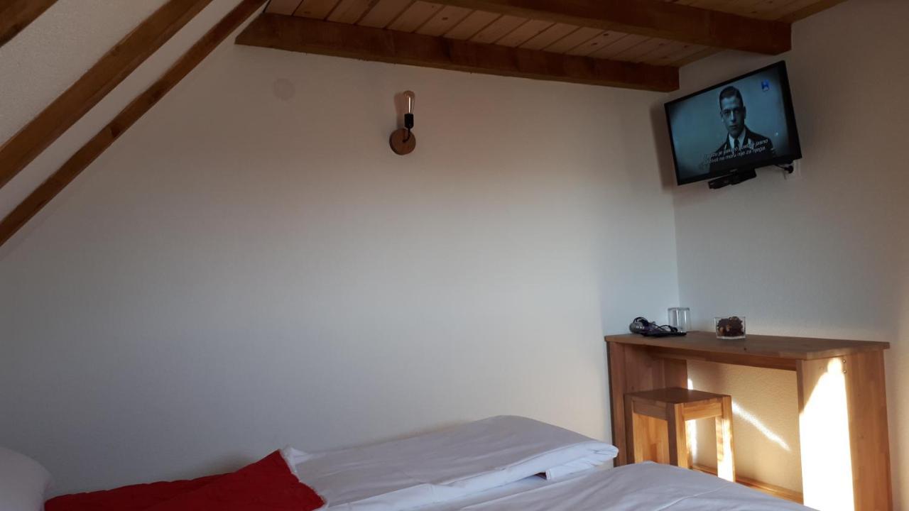 Sokolac  Konoba Ognjiste Bed & Breakfast エクステリア 写真