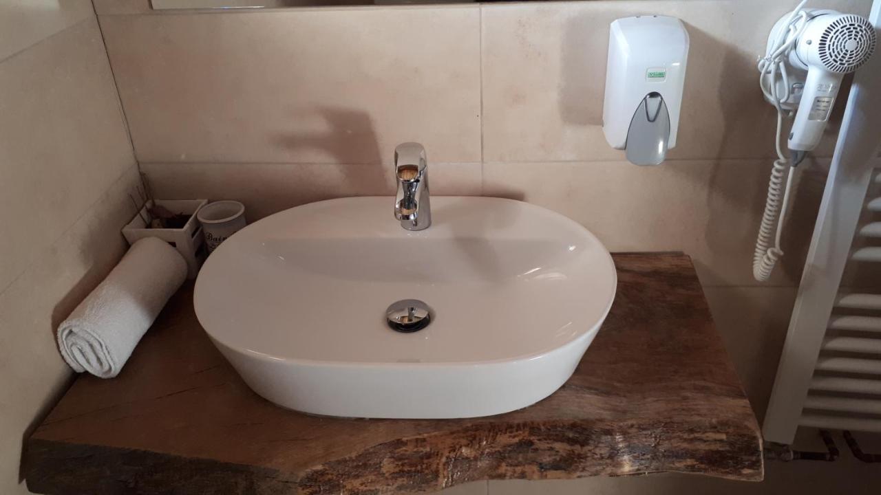 Sokolac  Konoba Ognjiste Bed & Breakfast エクステリア 写真