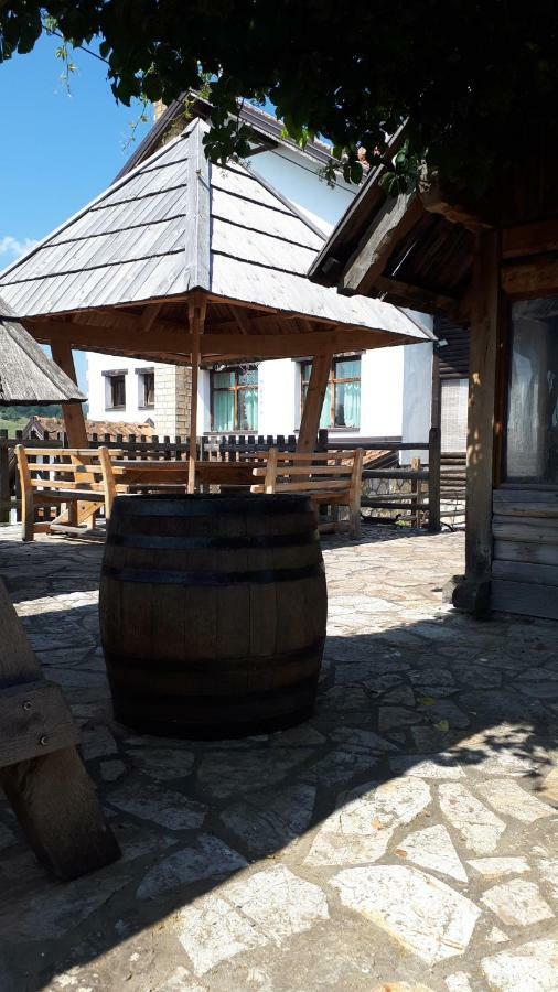 Sokolac  Konoba Ognjiste Bed & Breakfast エクステリア 写真
