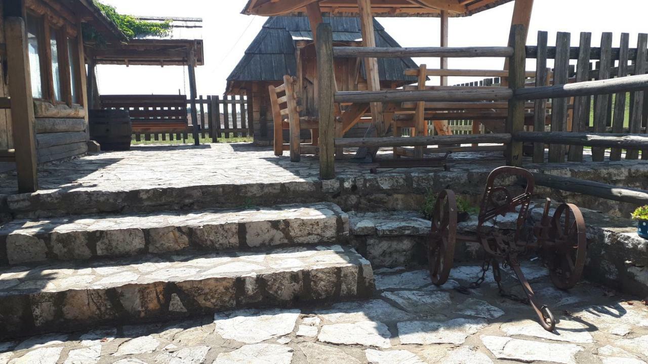 Sokolac  Konoba Ognjiste Bed & Breakfast エクステリア 写真